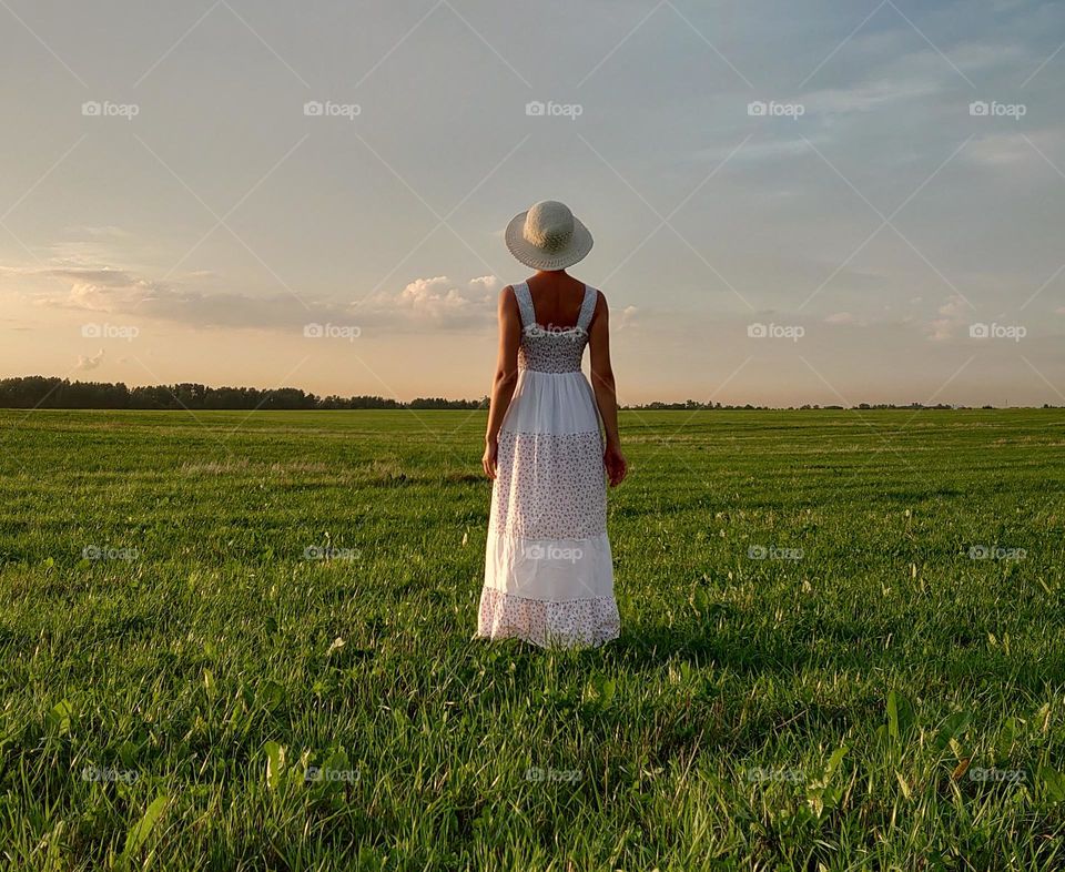 Summer sunrise 🌄 Look of the day 👗👒