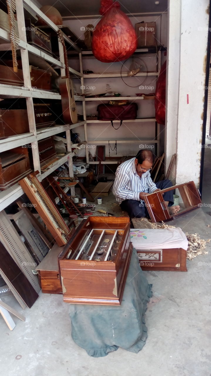 musical instruments shop
