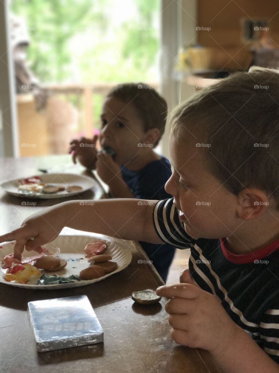 Children eating breakfast on table