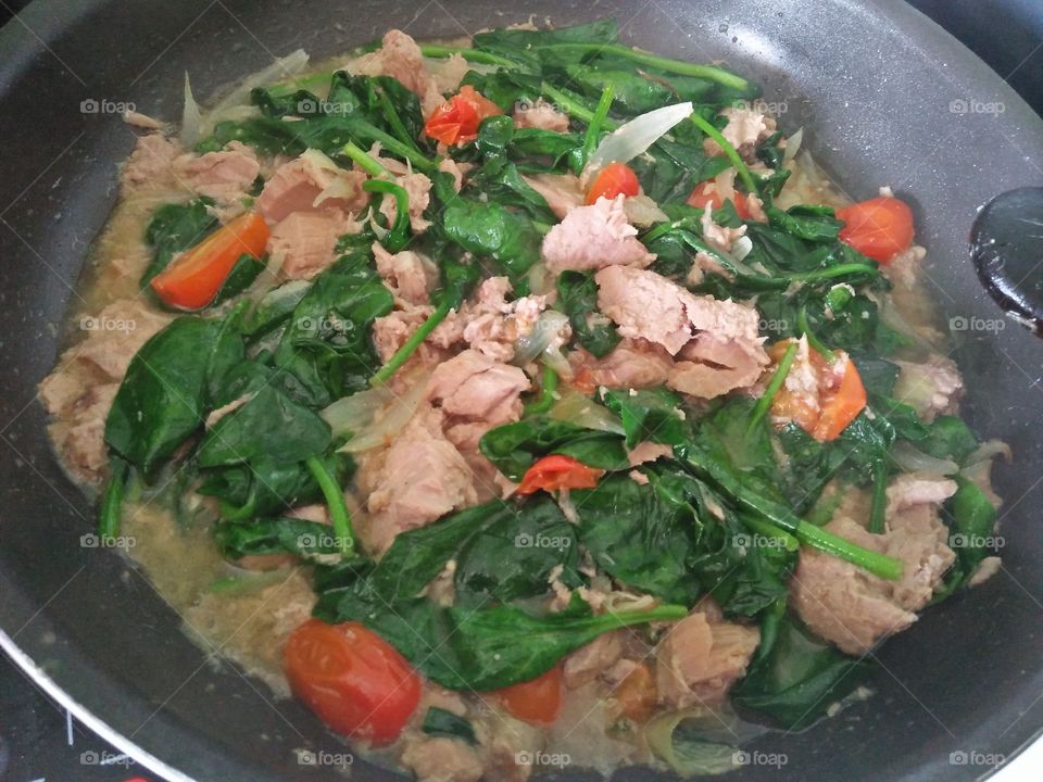 homemade tuna with spinach