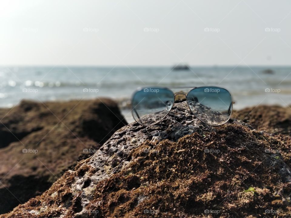 view the nature with the awesome sunglasses. sea, beach, rocks, beach, sunglasses, nature, waves, beauty, googles