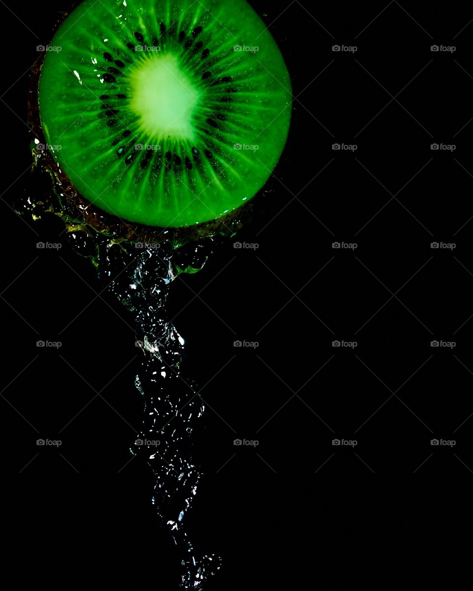 kiwi under water