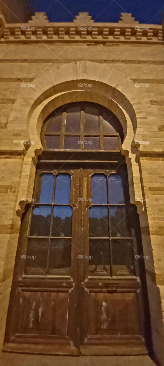 Ventana edificio parada antigua estación de Córdoba