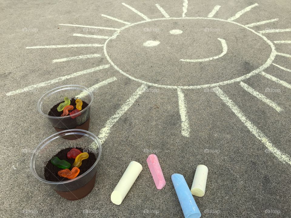 Sidewalk Chalk and Dirt Cups made of chocolate pudding, cookie crumbles and gummy 🐛 