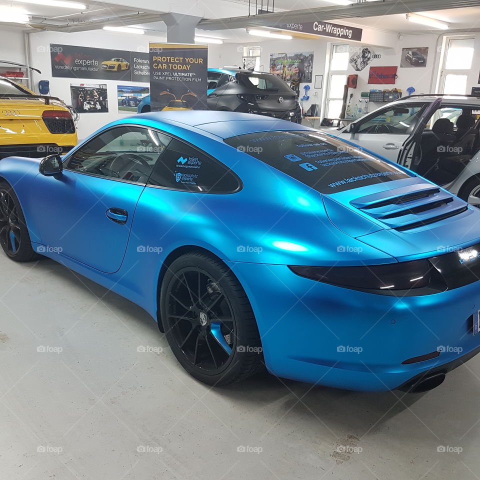 Porsche in blue