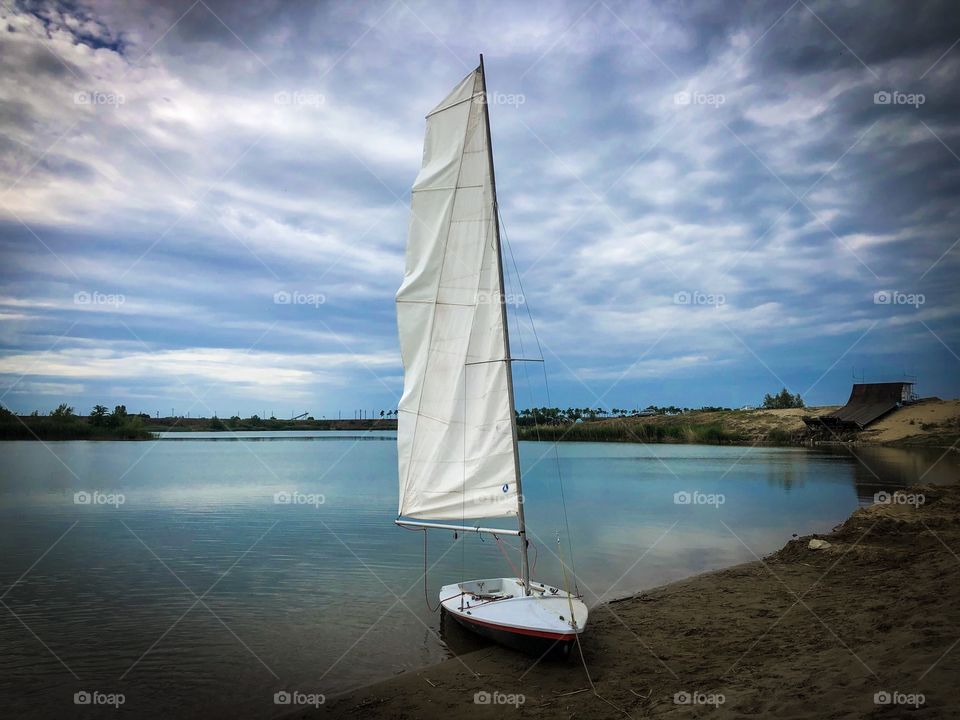 White boat 