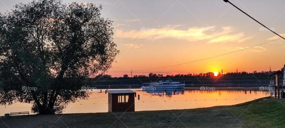 Vakaras prie Kauno marių