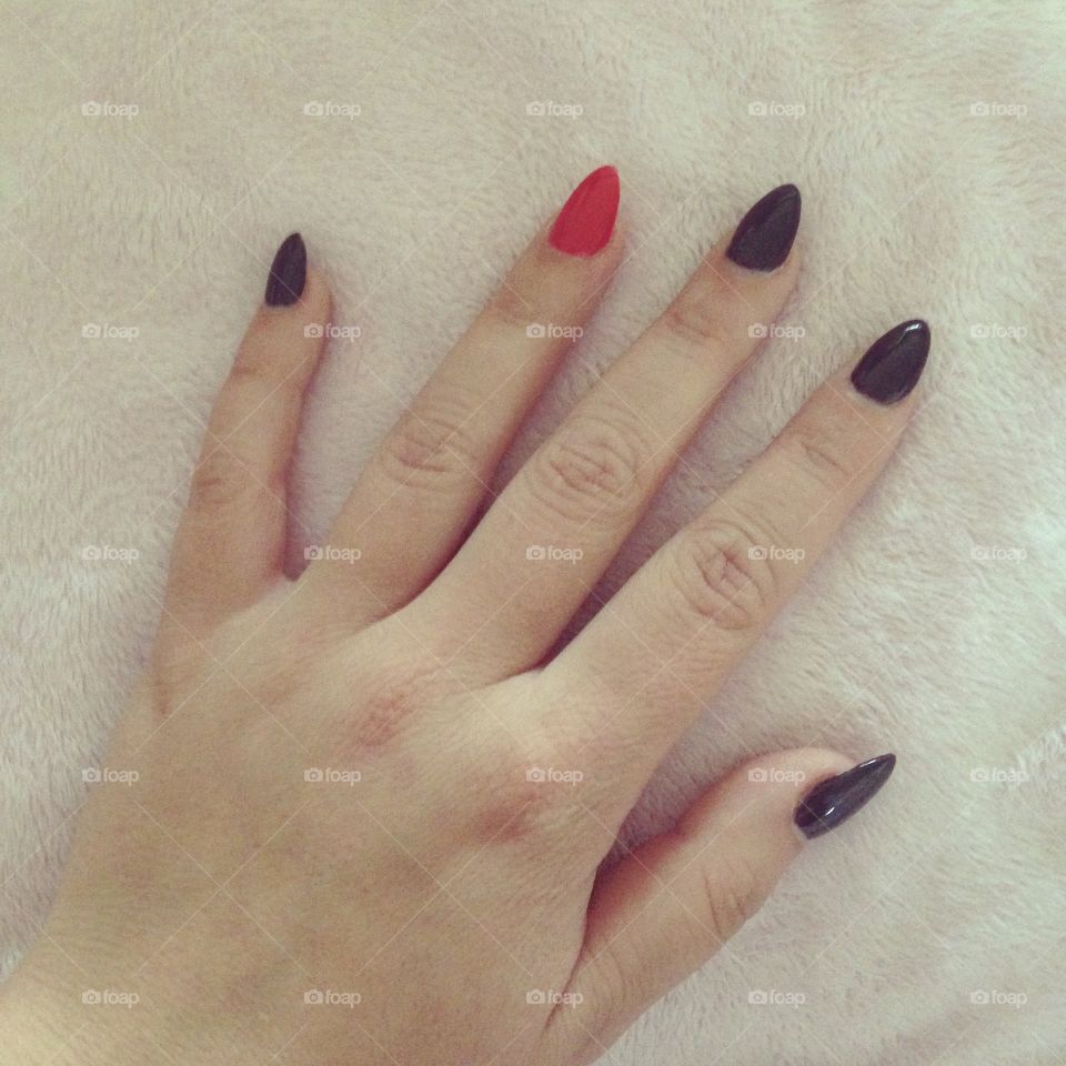 A sharp set of black and red nails. I'm ready for Halloween.