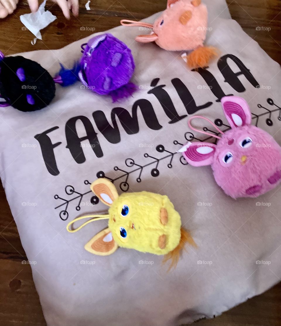 Momento Relax: parando tudo para brincar de Mini #Furby com a filhotinha mais nova.
Sou o “papai dos filhotinhos, e ela a mamãe”. Precisamos dar educação para eles pois estão muito travessos…
❤️
#PaiDeMeninas