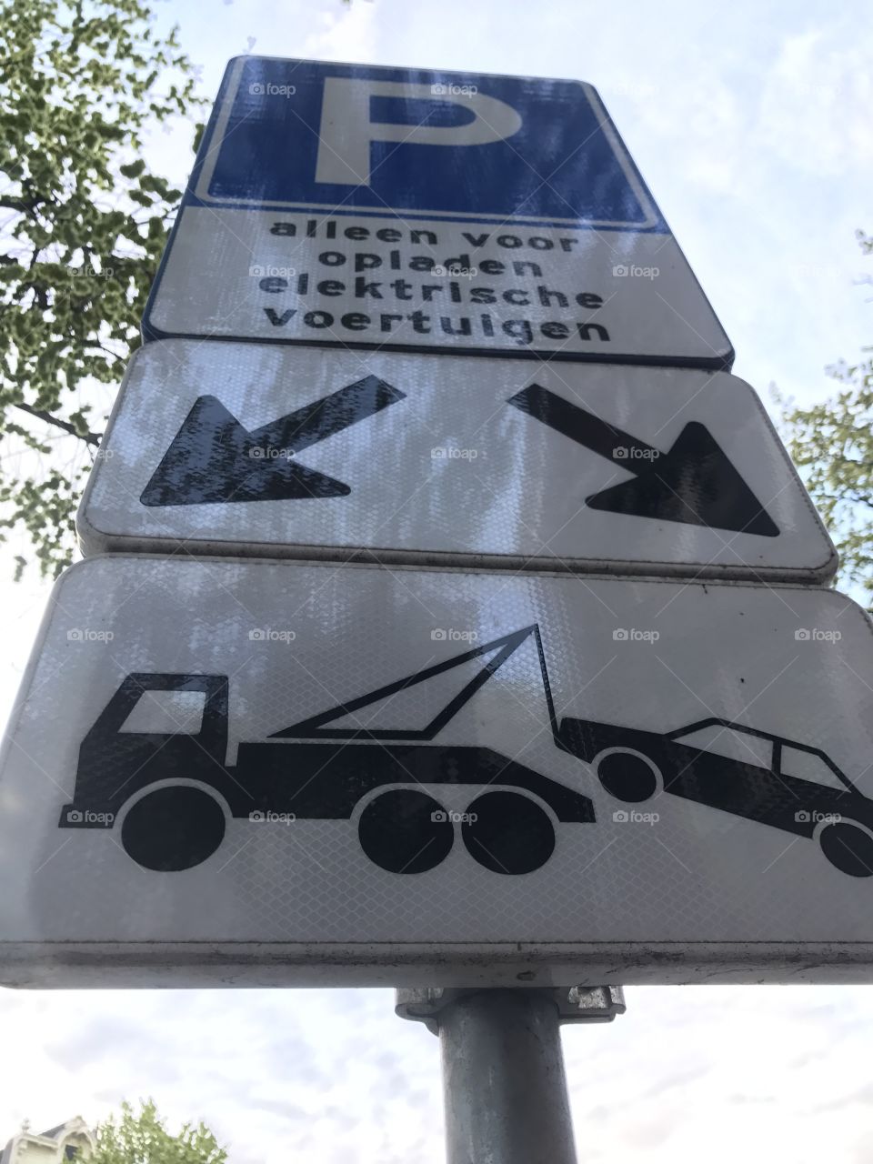 Warning tow sign Amsterdam 
