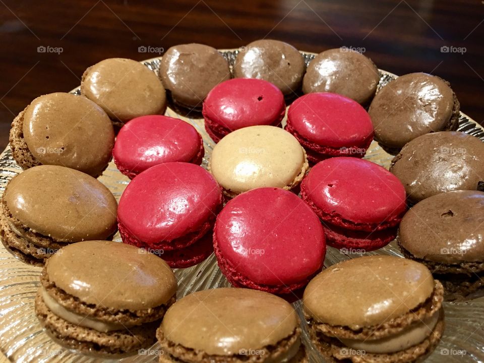 Macaroons in the plate