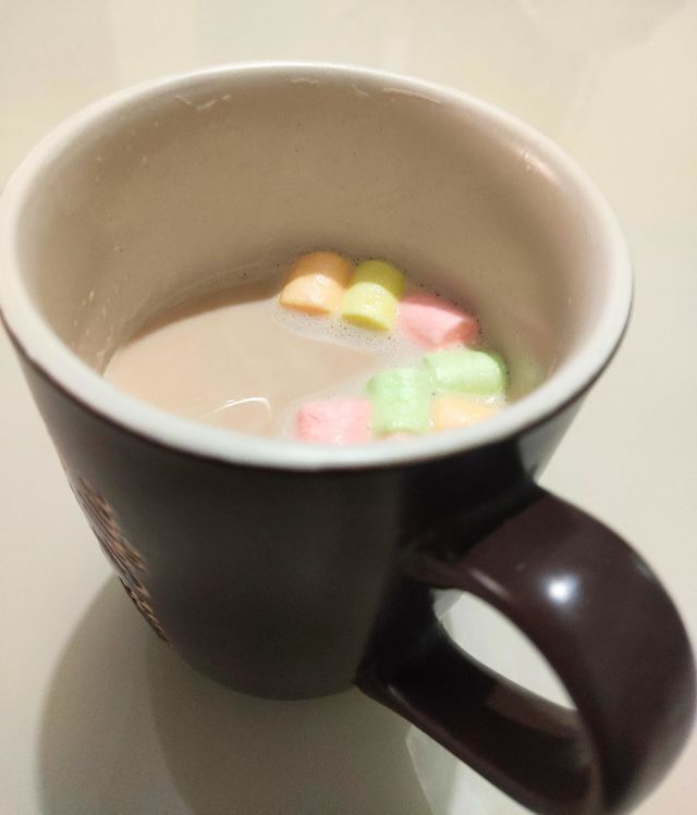 Para días de frío... un delicioso chocolate caliente 🥛🍫