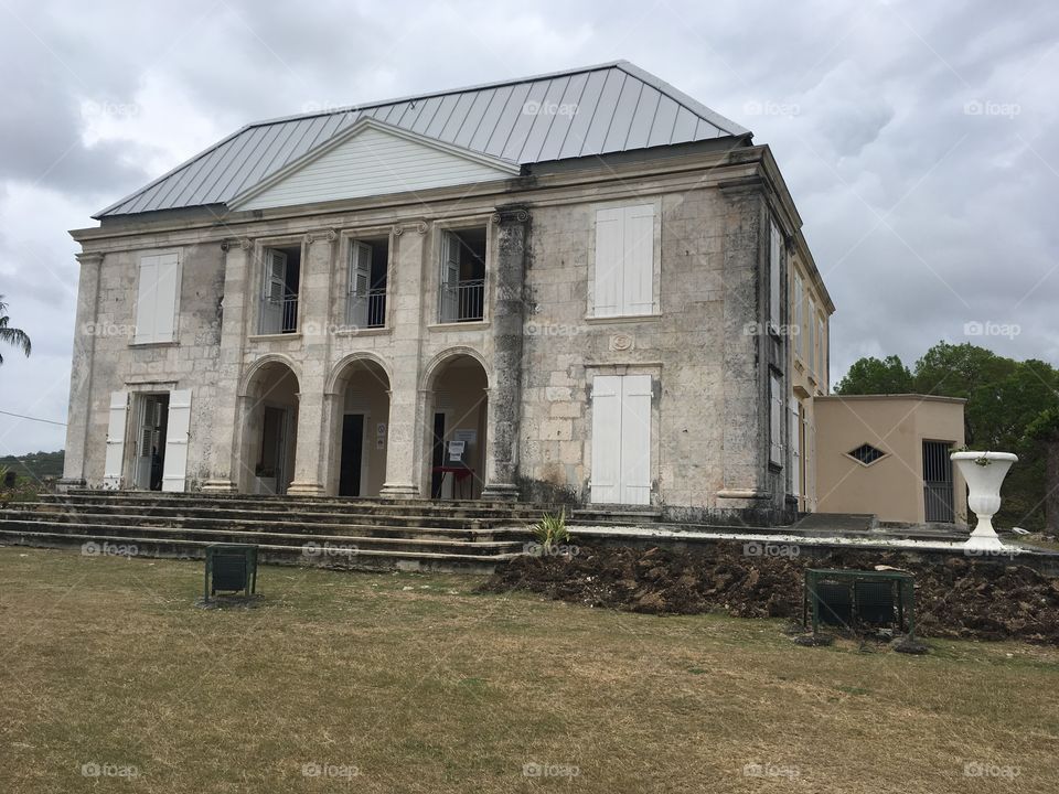 Murat Homes
To Marie-Galante, Guadeloupe

The castle Murat is a beautiful residence of the beginning of the XIX ° century, built on the plans of a Miss Murat, student of the fine arts.

This dwelling is one of the very first sugar plants of Guadeloupe (caribbean Island) .