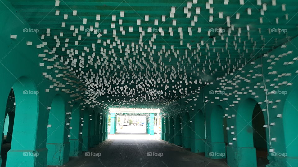 tunnel of post its