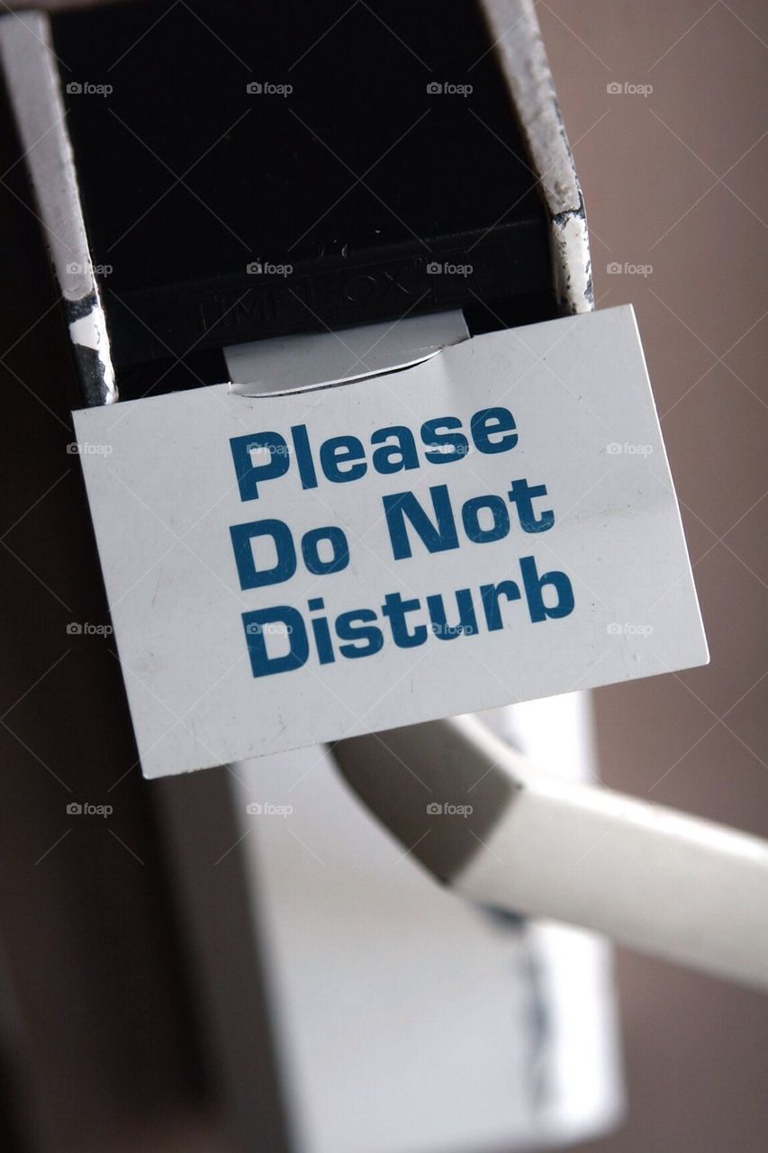 Please do not disturb sign