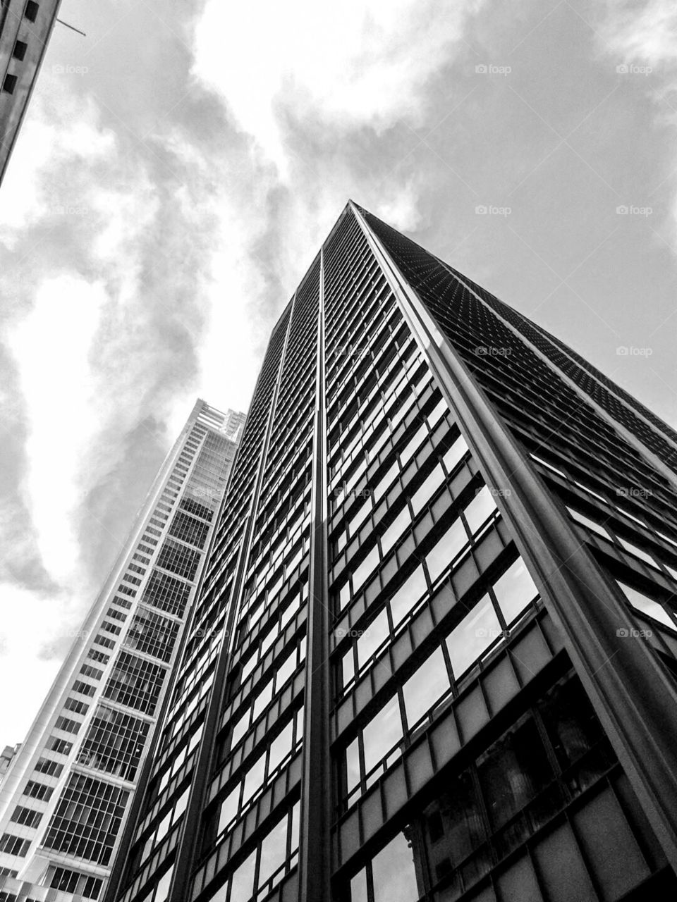 Black and white photo of an office building in Chicago 