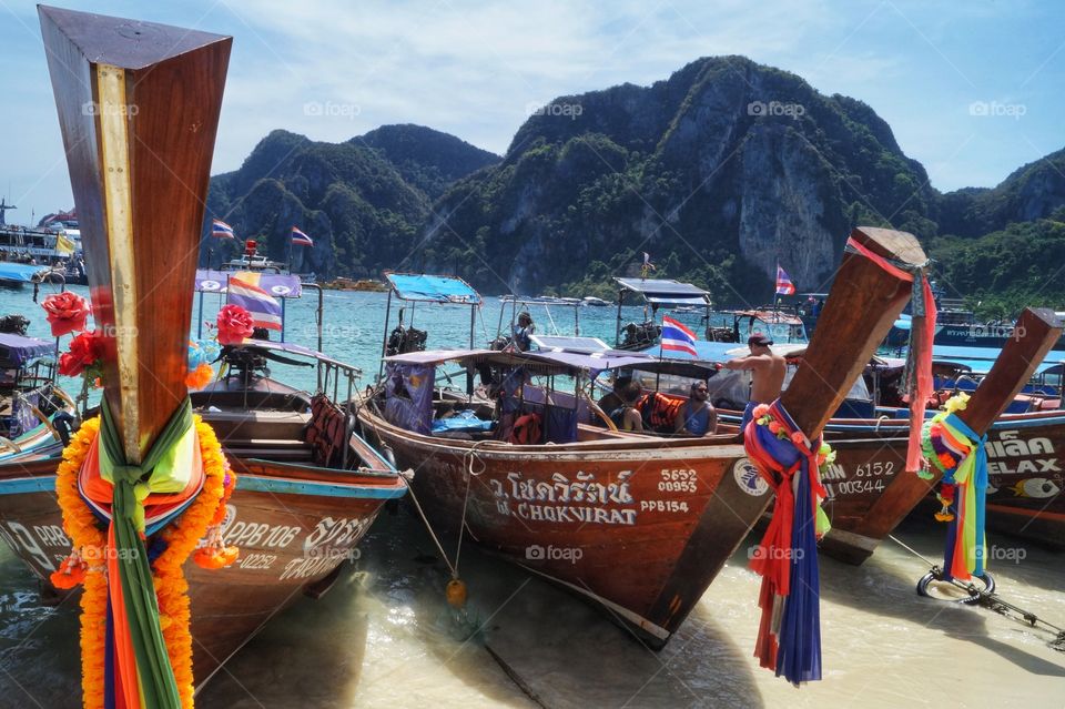 Long tail boat