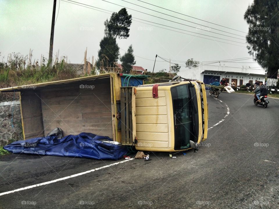 ohh no... poor truck