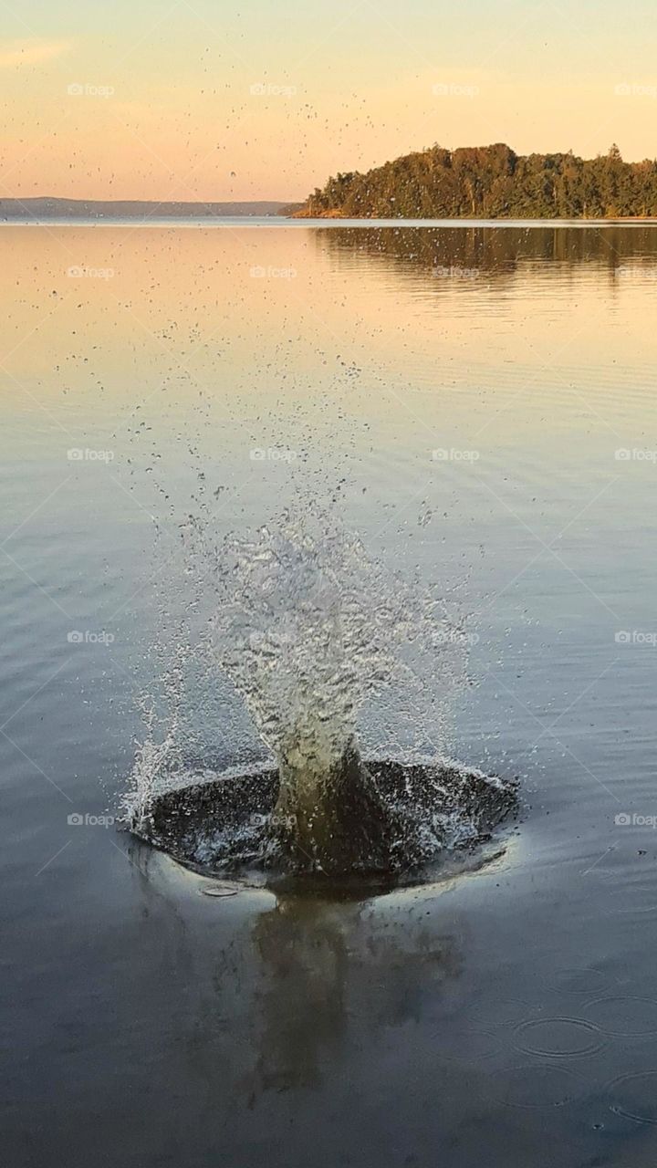 Stone throws in water. Waterdrops in the sea.