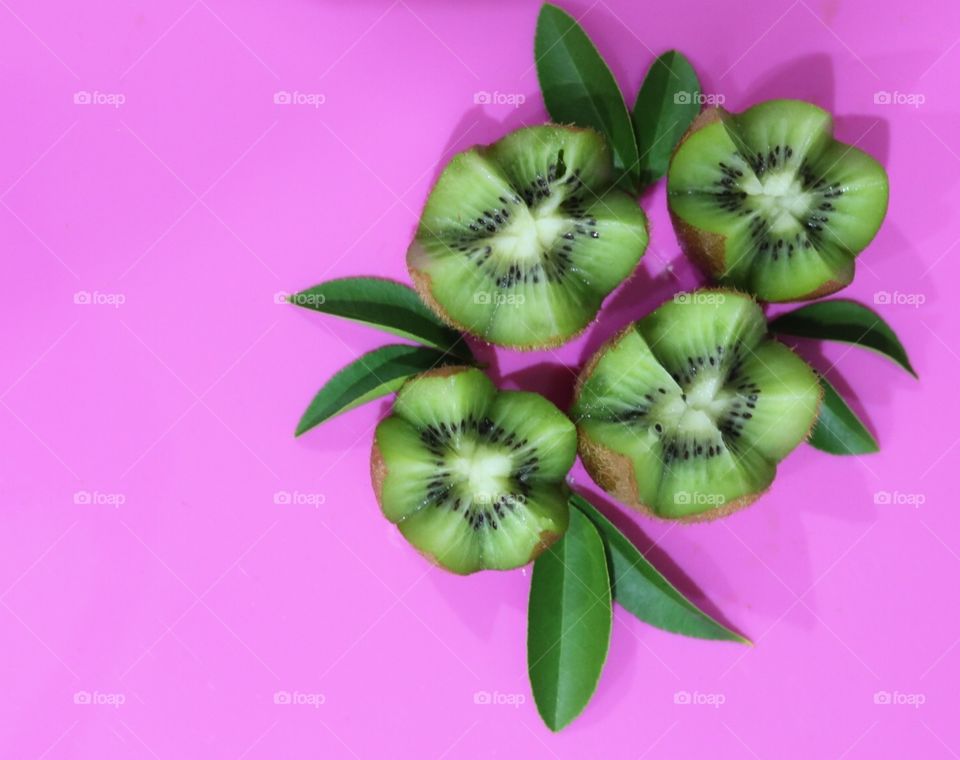 Kiwi flowers