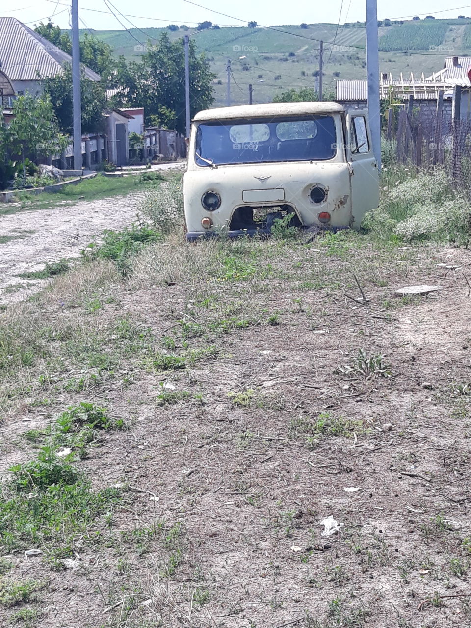 abandoned car