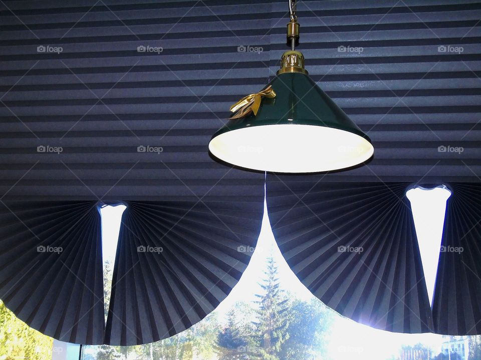 dark curtains and plafond lighting