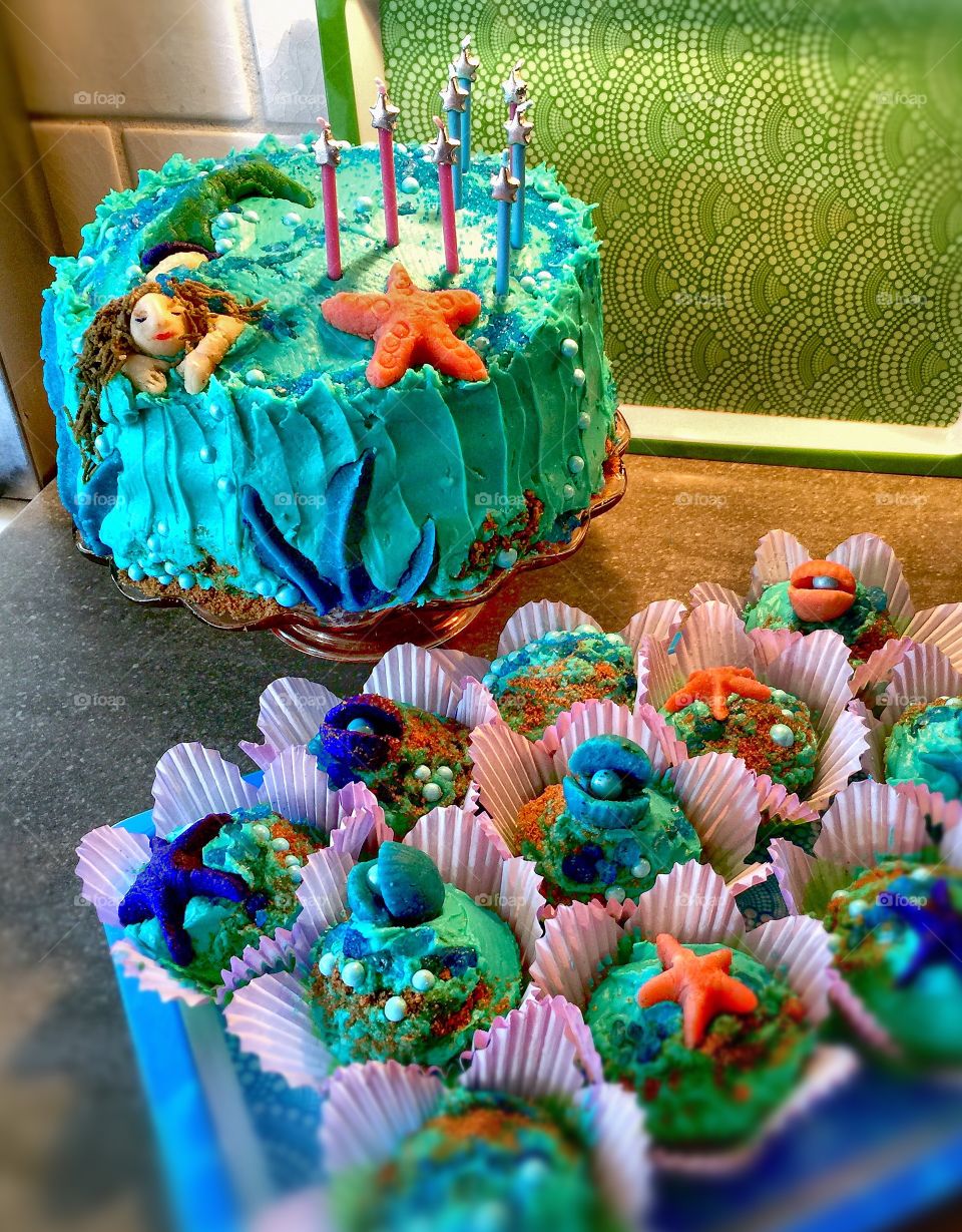 Aqua cupcakes and mermaid cake