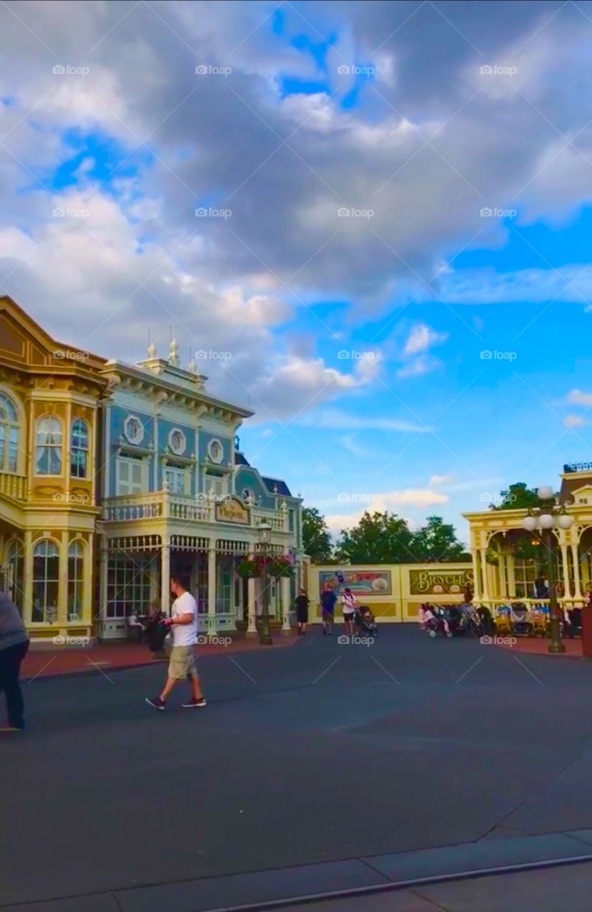 #day1 Everyday Disney World in Orlando Florida. I have been lost on Disney Properties consecutively since 4/3/19! You can find it on https://www.facebook.com/selsa.susanna or on IG SelsaCamacho YT SelsaSusanna • Magic Kingdom 4-3-19 Wednesday