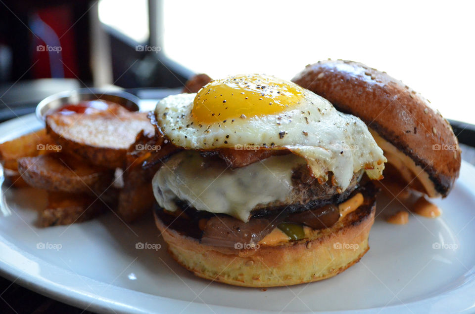 Burger Egg