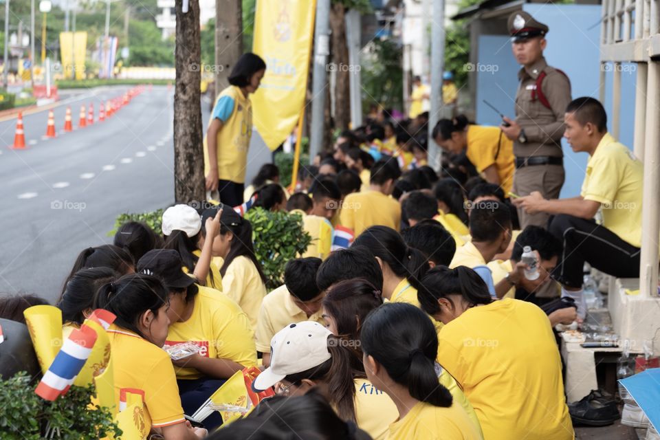 Thai people wait to see their King