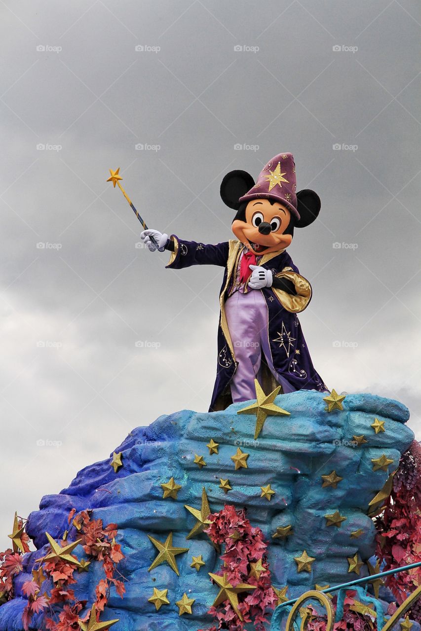 Mickey Mouse dressed as the Sorceror's Apprentice during the Disney Parade at Disneyland Paris.