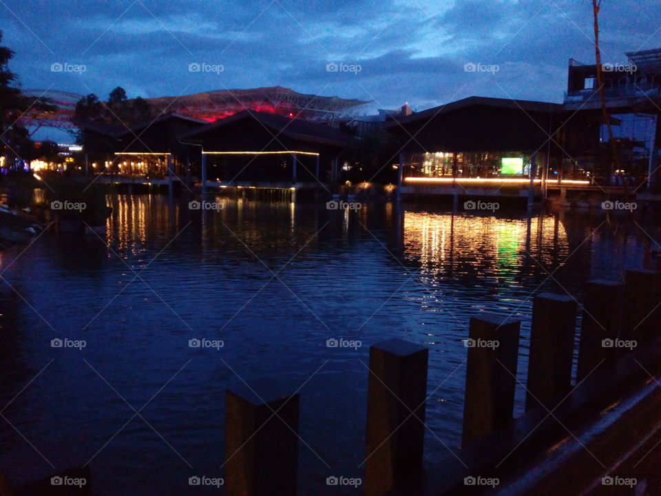 Restaurants on the lake