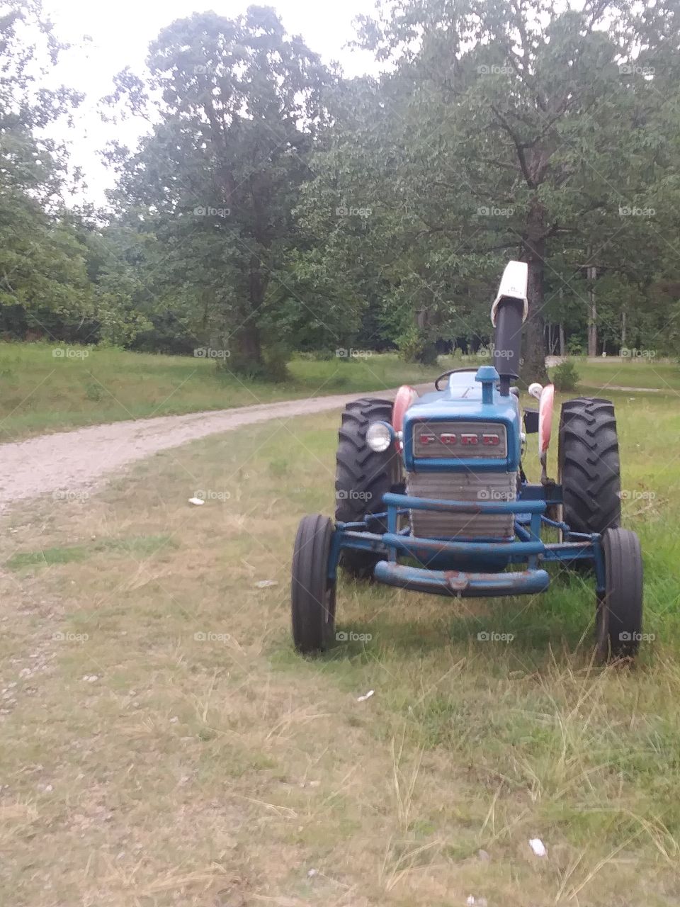 1 eyed blue tractor