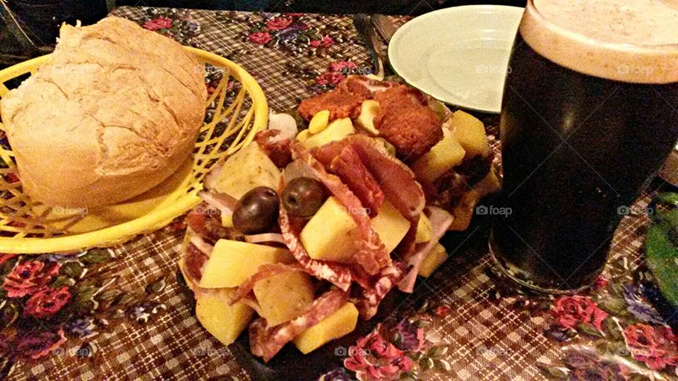 Picada de quesos y jamon