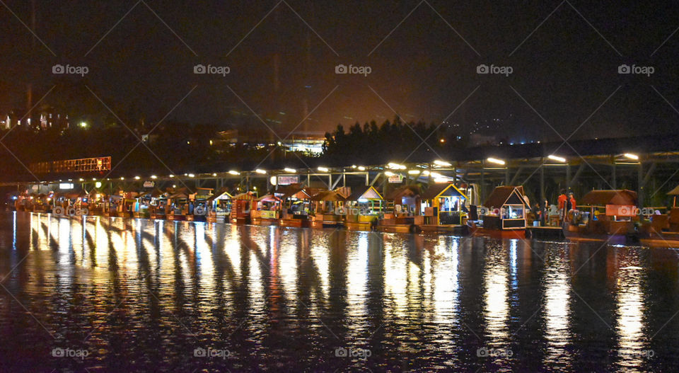 market on the lake