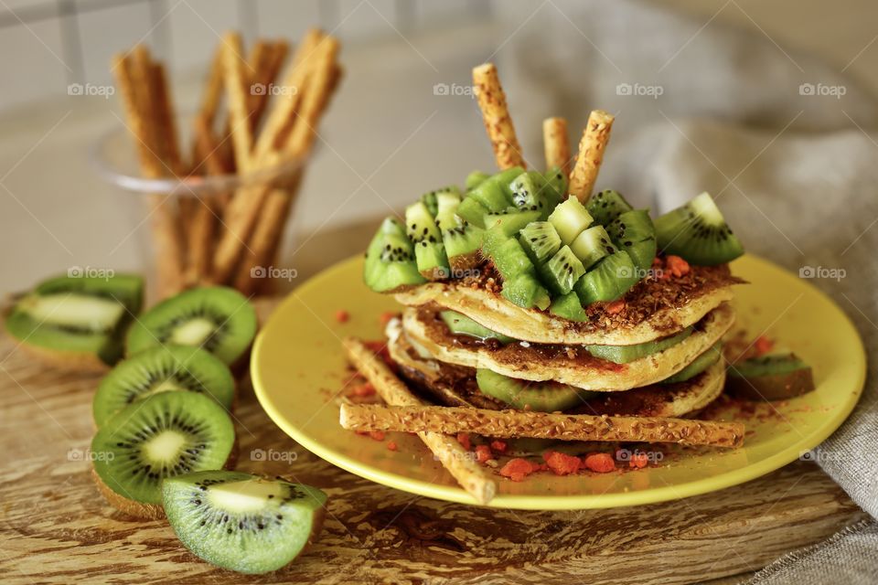 Sweet pancakes with kiwi 