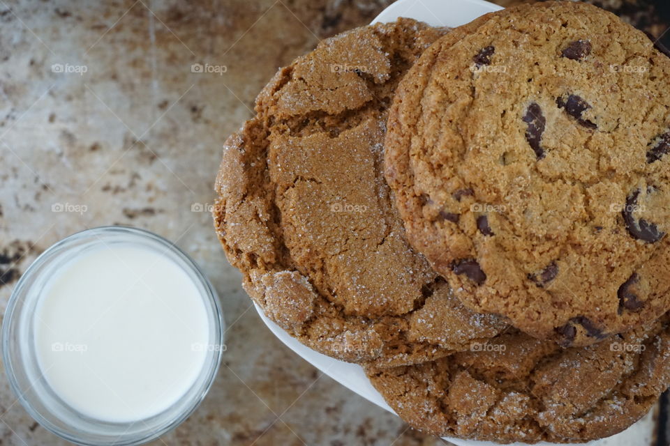 Tasty milk and cookie