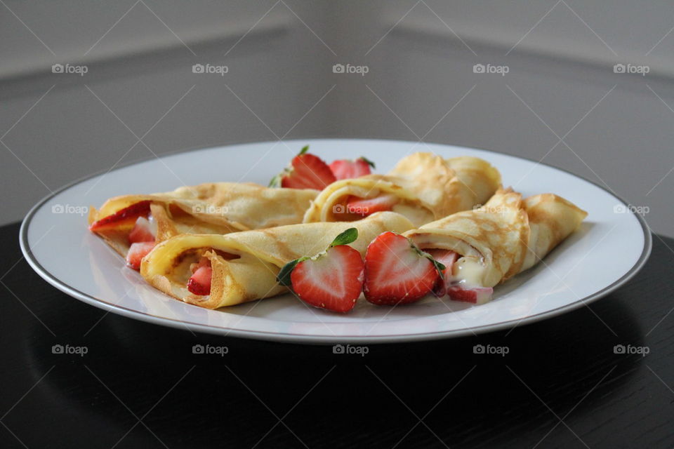 Crepes with custard vanilla filling and strawberries
