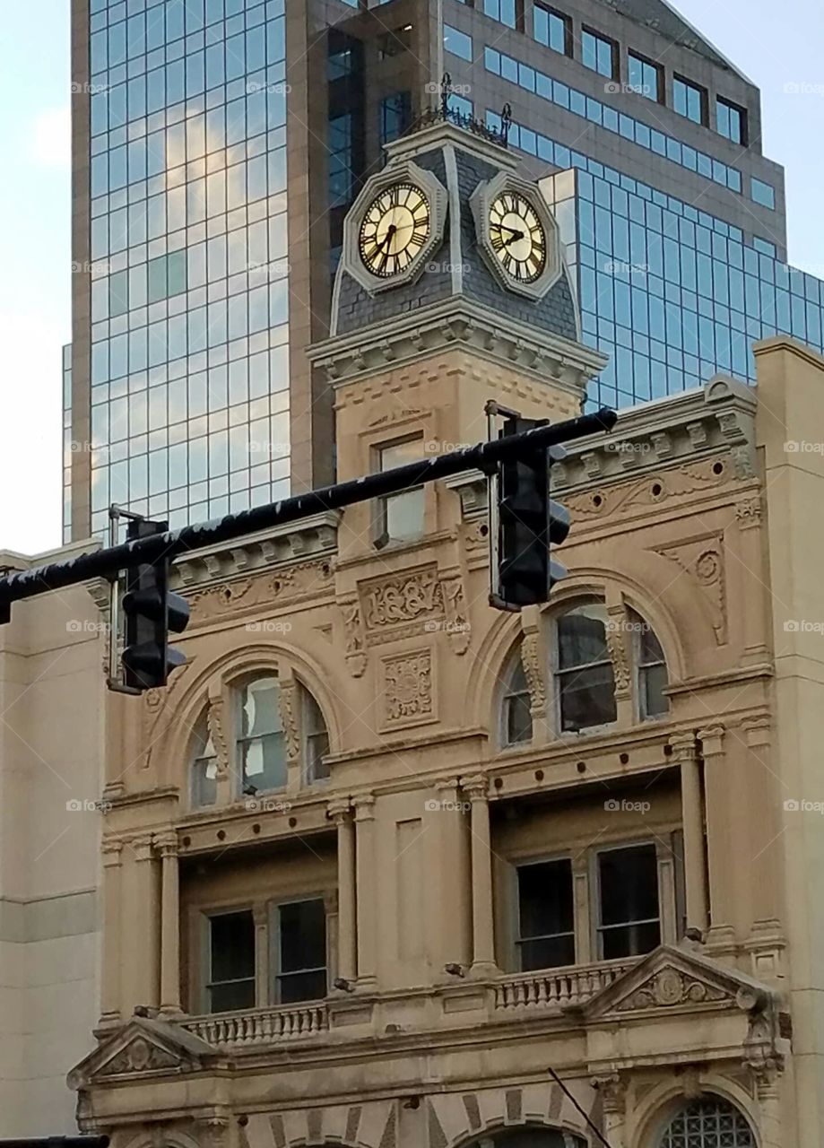 Louisville Clock