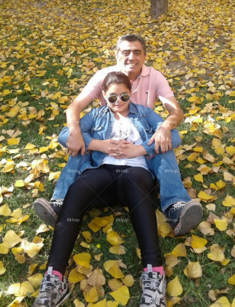 padre e hija en otoño