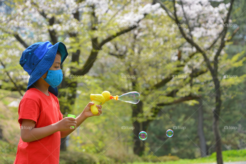 Playing bubble soaps 