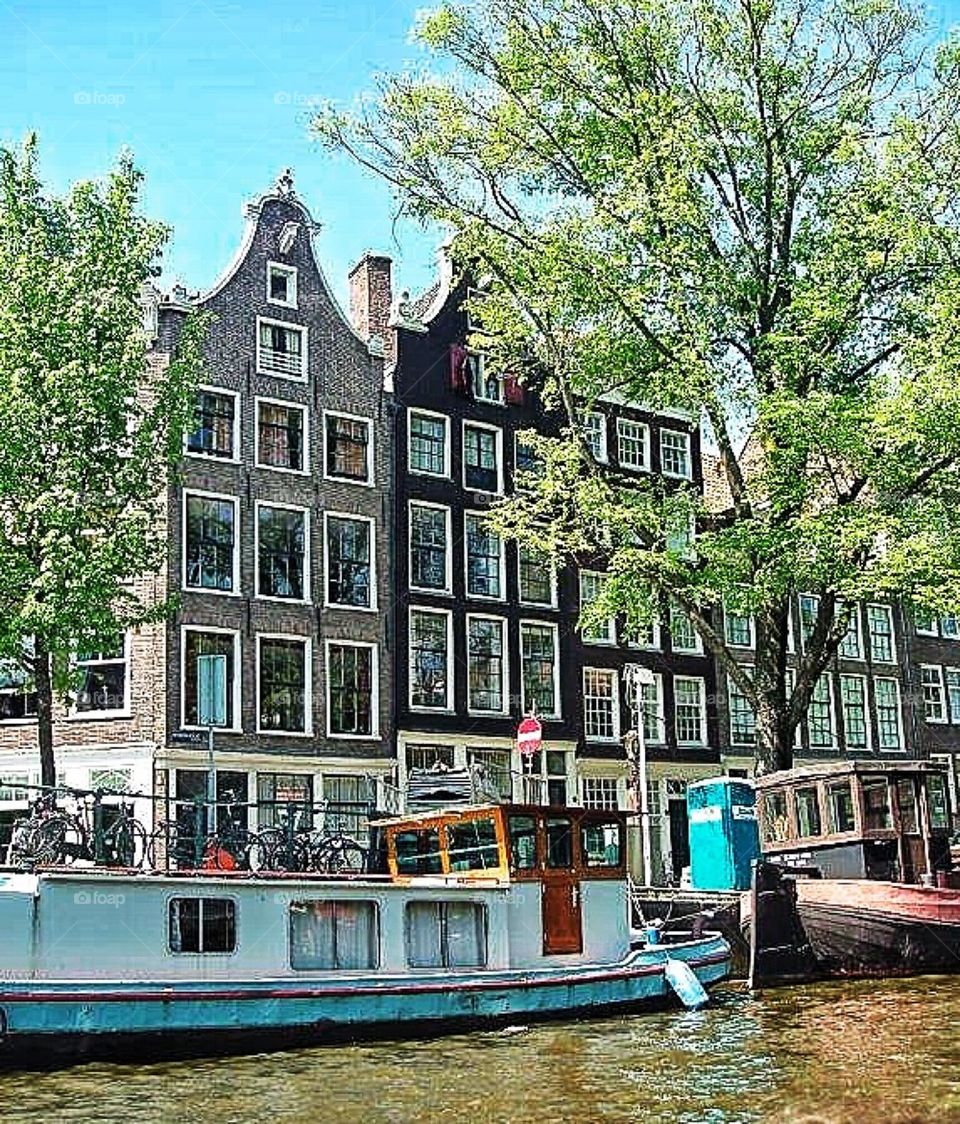 Life along the Channel in Amsterdam 