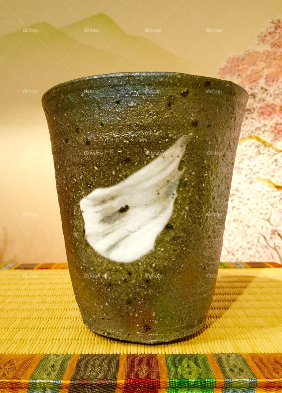 Japanese Beer Mug.
Creates more bubbles than regular mugs.