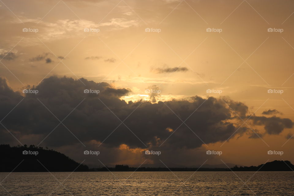 El sol detras de las nuves Tailandesas