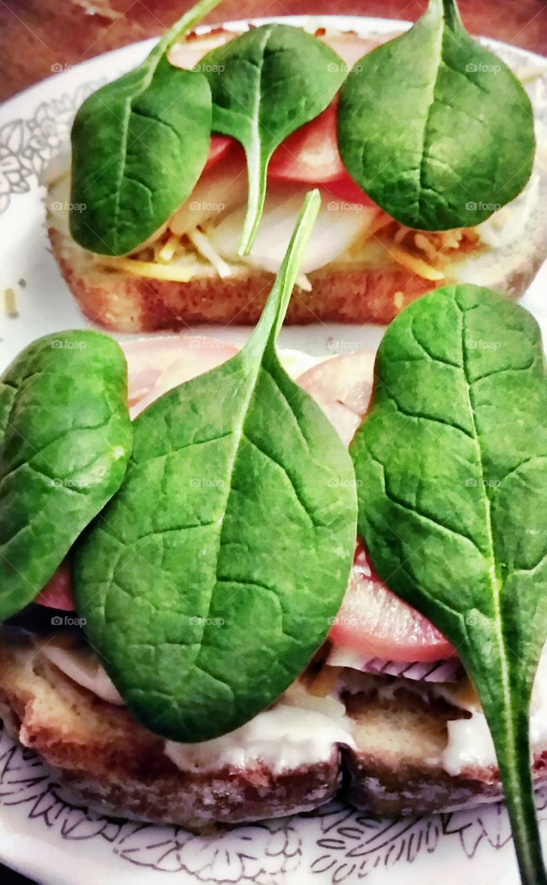 sandwich, baby spinach, tomatoes, red onions, shredded cheese, mayonnaise, potato bread