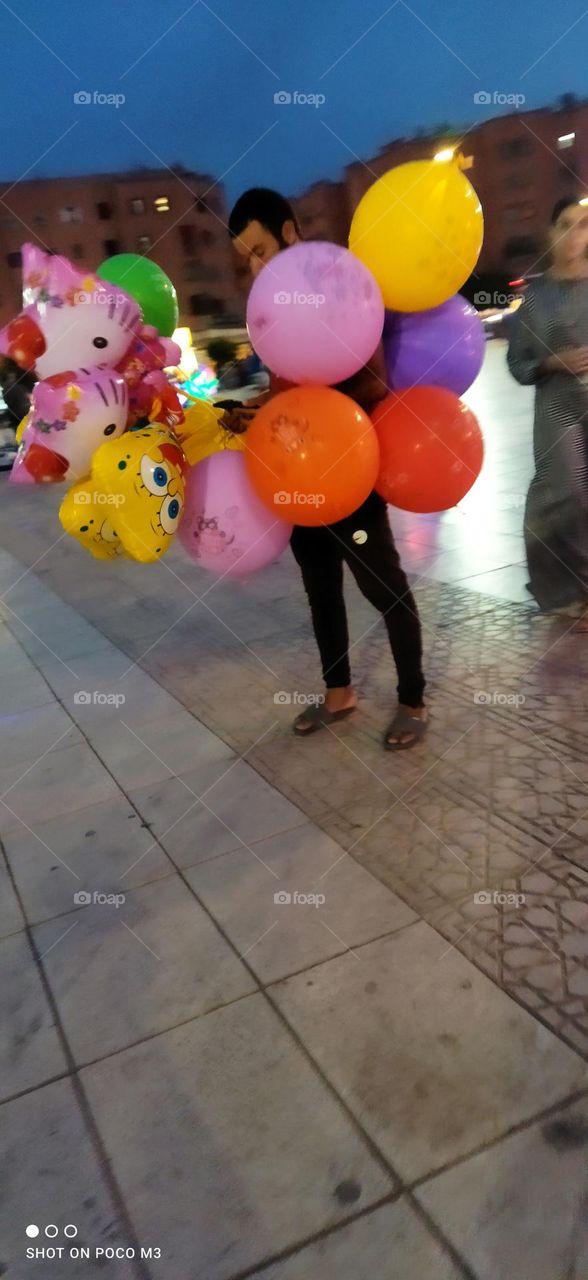 seller of balloons