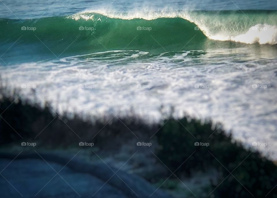 Spectacular Turquoise Blue Waves With Spray 