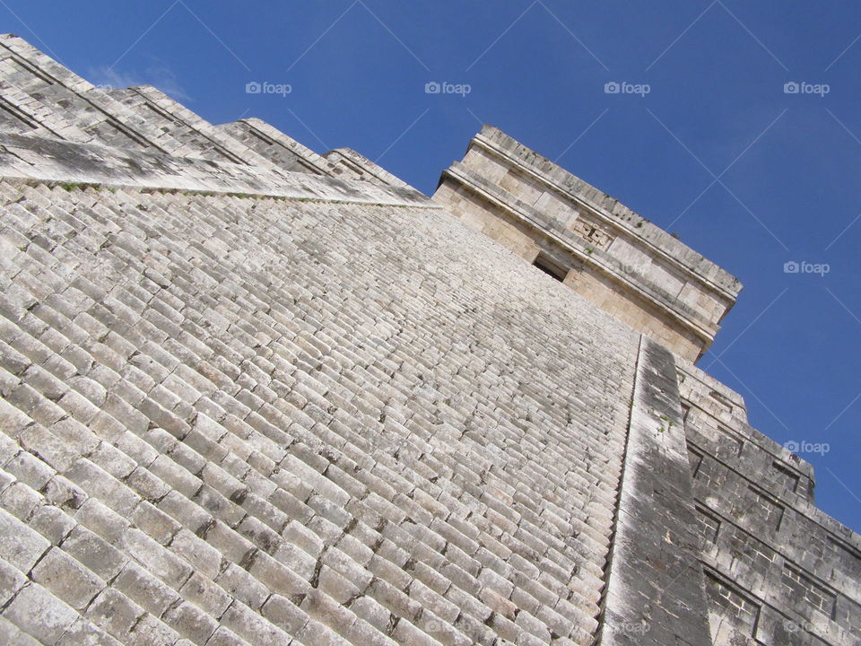 Chitzen Itza - upward view of the pyramid temple