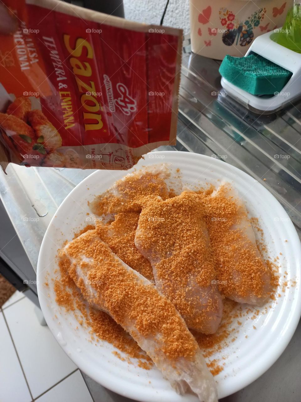 Bifes, filés de frango, peixes ou aquela deliciosa receita ágil, fácil  e prática, que você  quer? Use Sazón TEMPERA & EMPANA da Ajinomoto, o tempero  do amor, cor e sabor! Fica crocante  e saboroso.