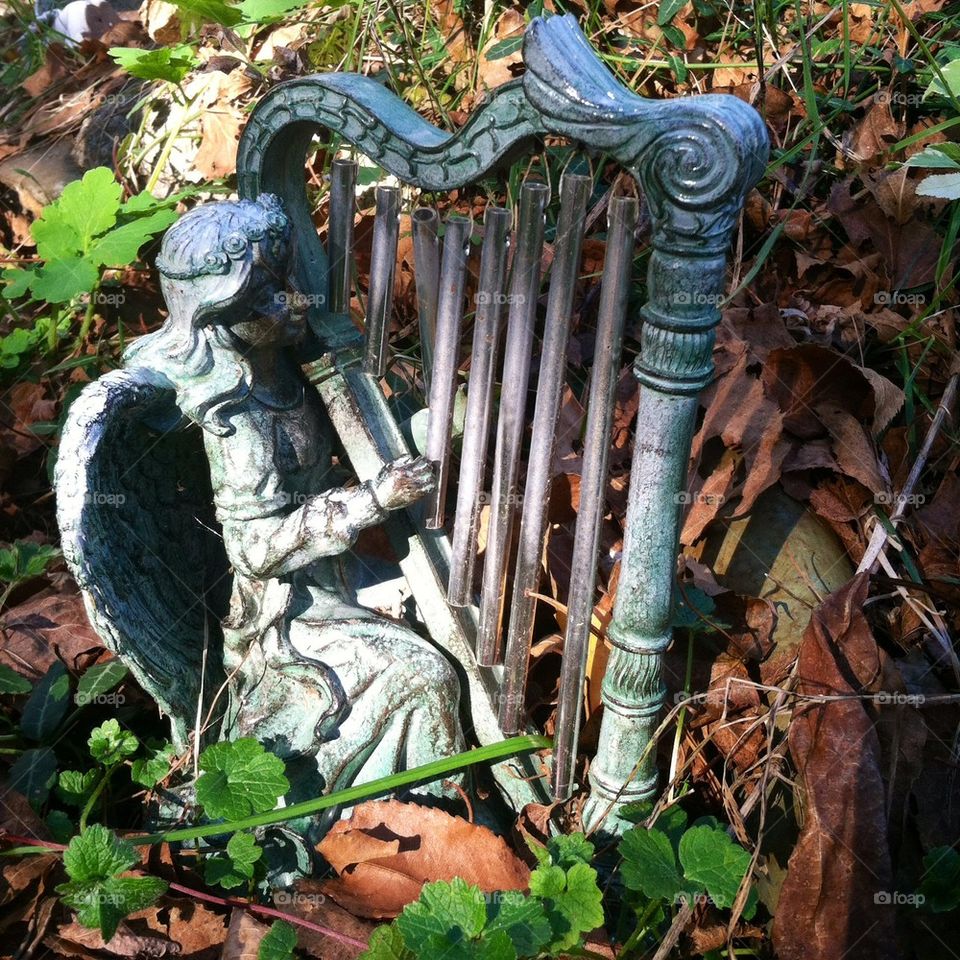 Angel playing the Harp